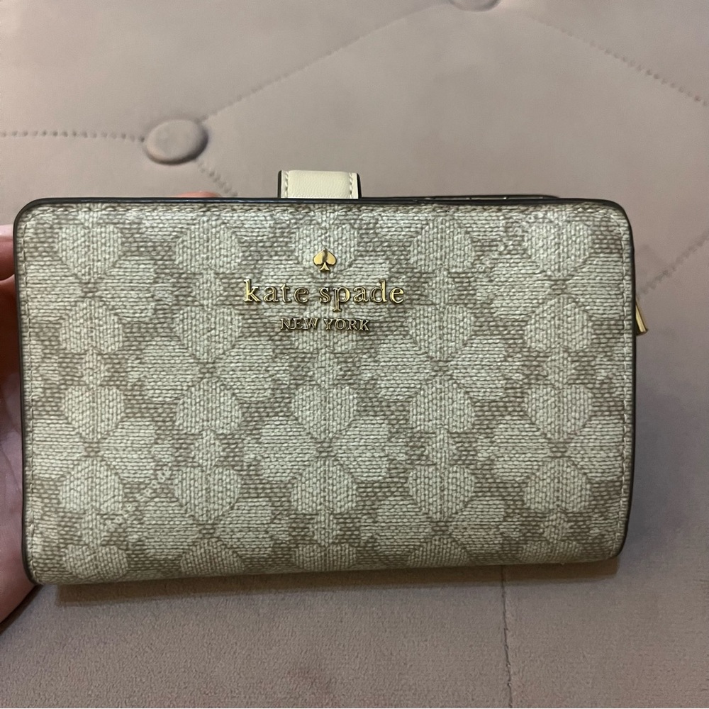 Kate Spade Flower Medium Bifold Wallet